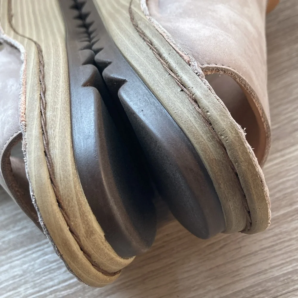 Naot verbena cutout leather sandal tan caramel 38/7,5